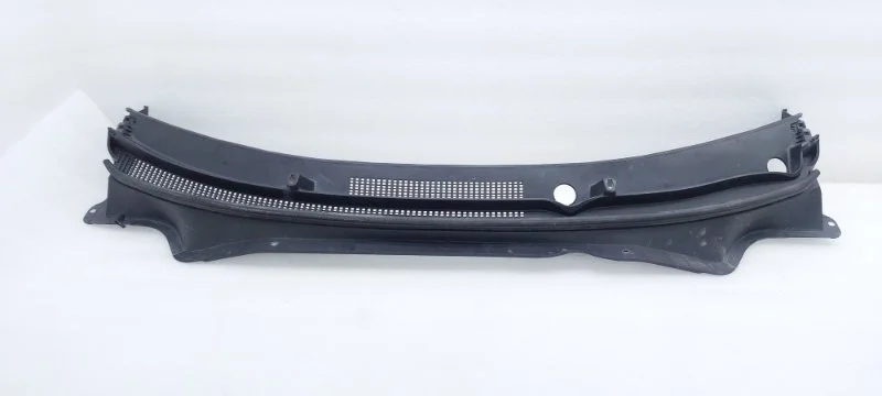 Водосток лобового стекла (жабо) Kia Rio X 2021 FB