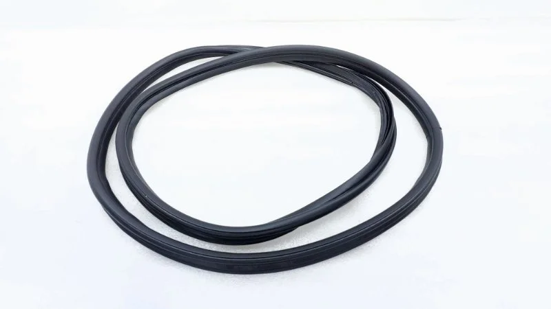 Уплотнитель двери багажника Kia Rio X 2021 FB