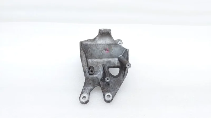 Кронштейн двигателя Audi Q8 2019 4MN