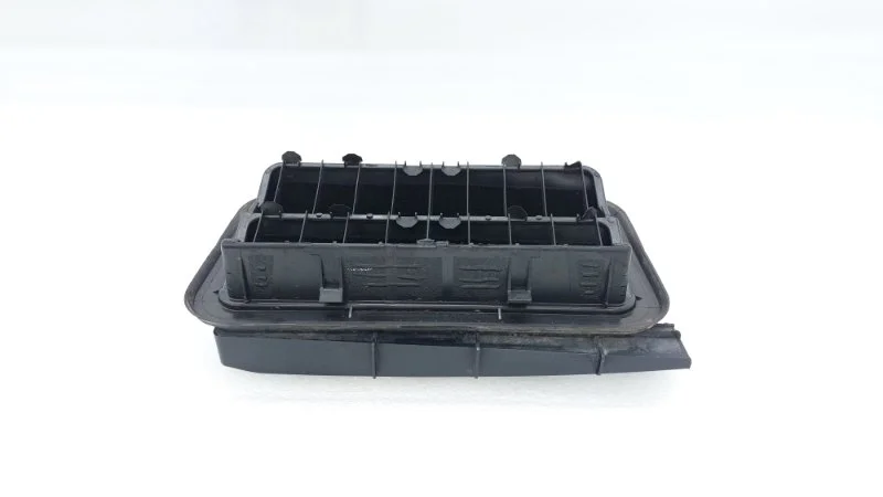 Решетка вентиляционная Toyota Land Cruiser 2012 200