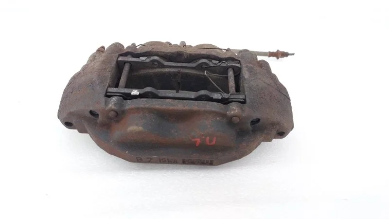 Суппорт тормозной Toyota Land Cruiser 2012 200