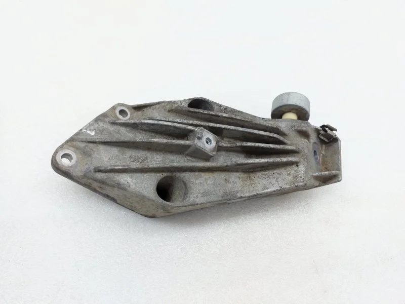 Кронштейн опоры двигателя BMW 7-Series 2017 G11