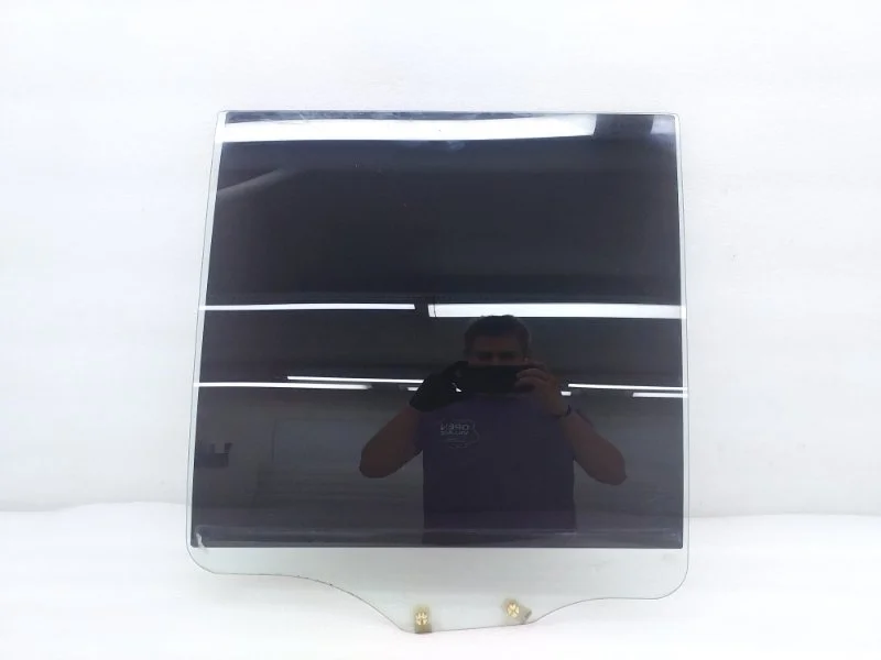 Стекло двери Mitsubishi Pajero 2017 V93W