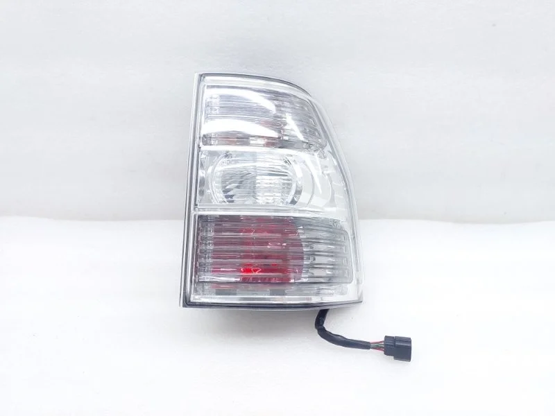 Фонарь Mitsubishi Pajero 2017 V93W