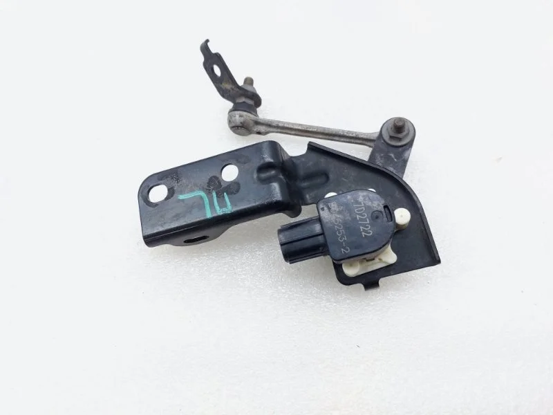 Датчик положения кузова Mitsubishi Pajero 2017 V93W