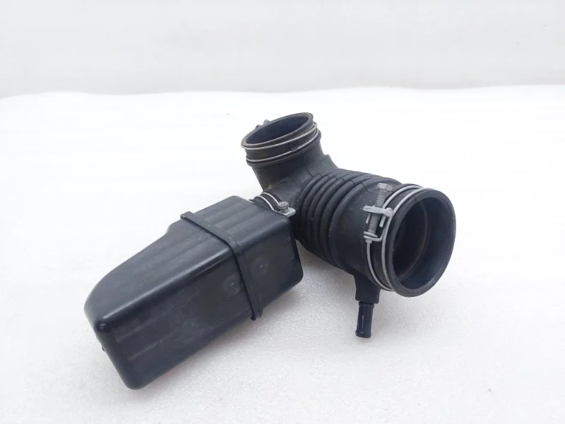 Патрубок воздушного фильтра Mitsubishi Pajero 2017 V93W