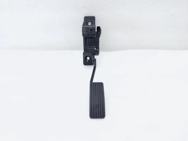 Педаль газа электронная Mitsubishi Pajero 2017 V93W