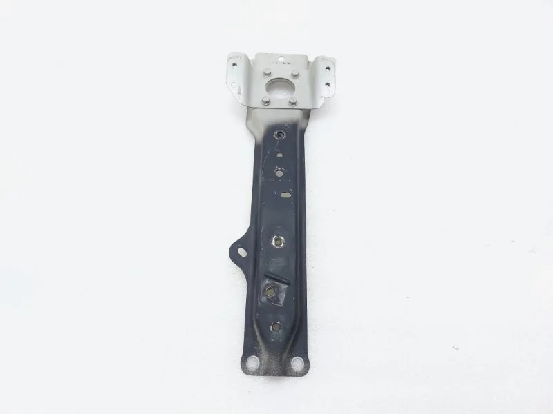 Кронштейн замка капота Mitsubishi Pajero 2017 V93W