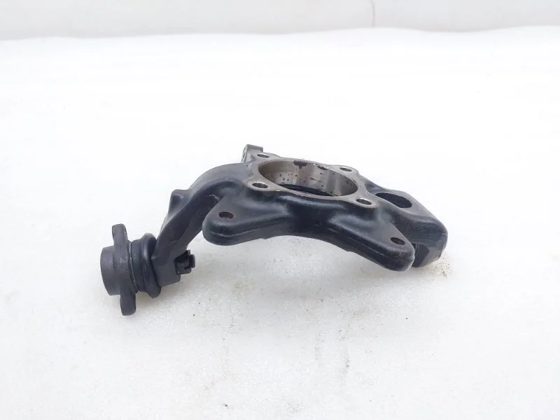 Кулак поворотный Mitsubishi Pajero 2017 V93W