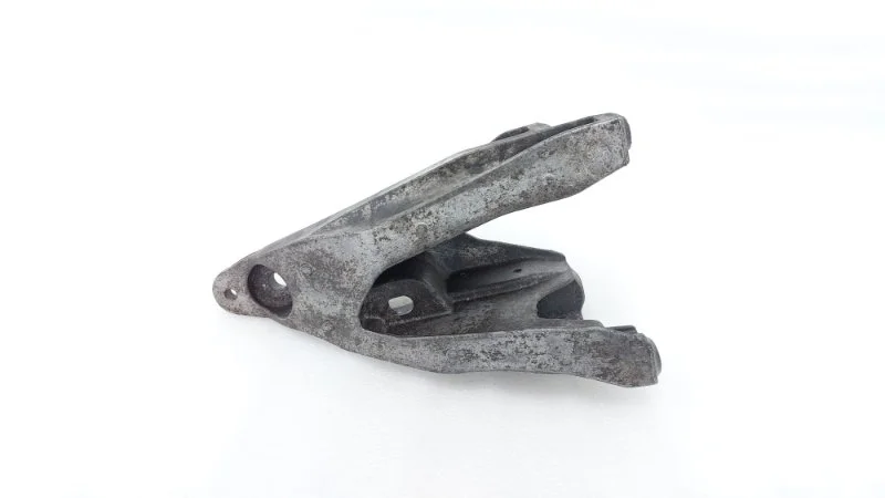 Кронштейн двигателя Volkswagen Transporter Caravelle 2011 T5