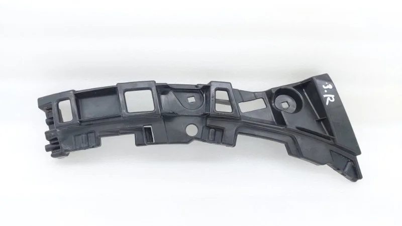 Кронштейн бампера Volkswagen Touareg 2021 CR7