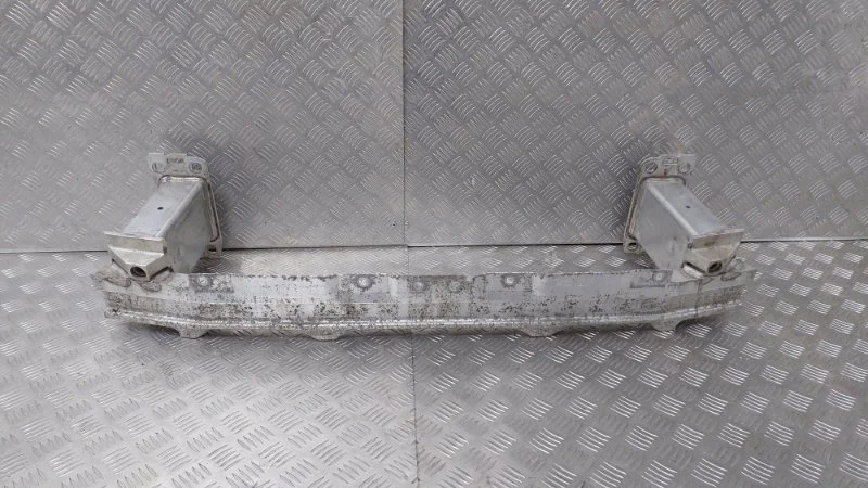 Усилитель бампера Volkswagen Touareg 2021 CR7