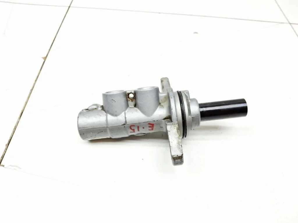 Цилиндр тормозной главный Toyota Corolla 2008 E150