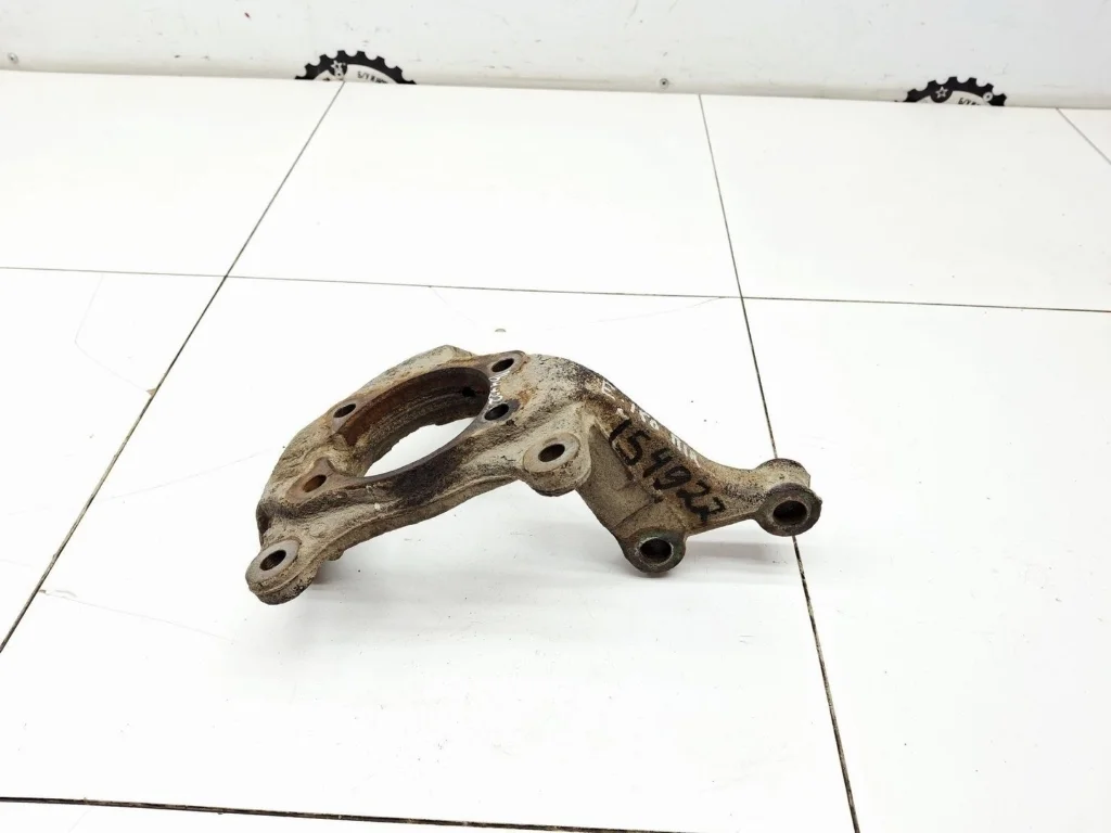 Кулак поворотный передний правый Toyota Corolla 2008 E150