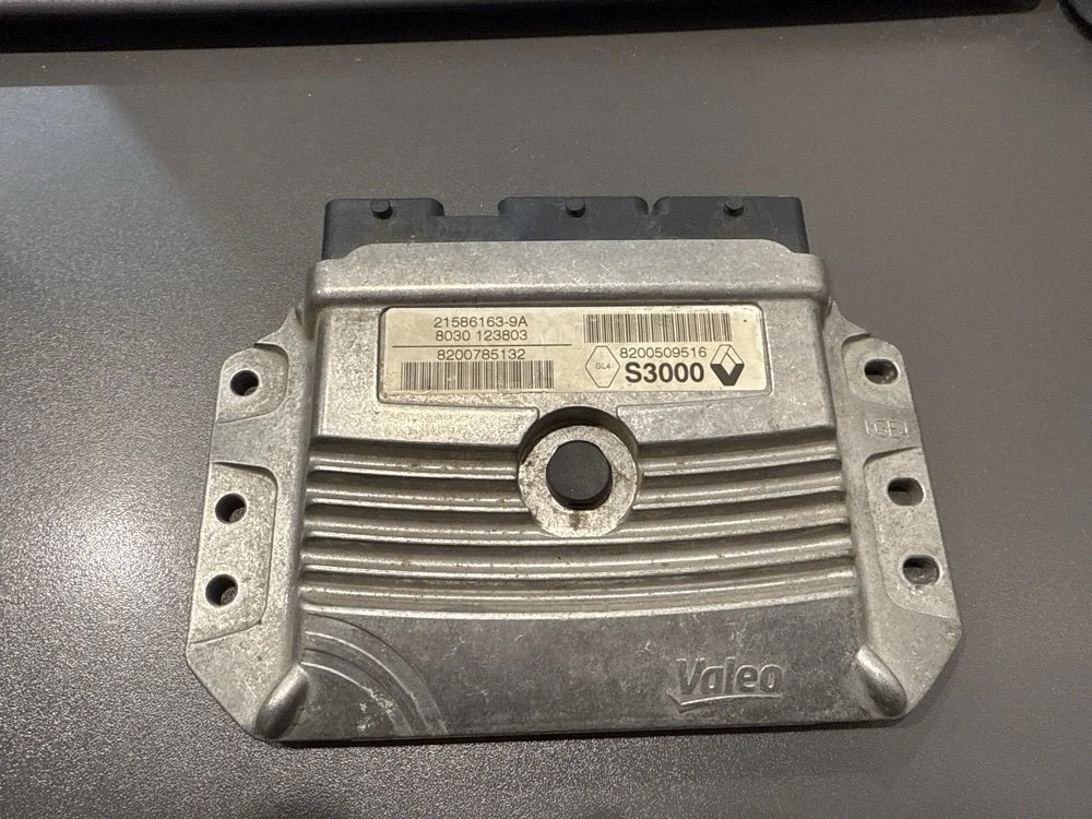 Блок управления двс Renault Megane 2007 8200785132