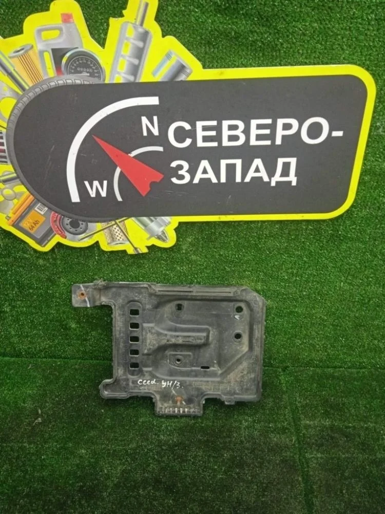 Площадка акб Kia Ceed 2009 371502H100 ED G4FC