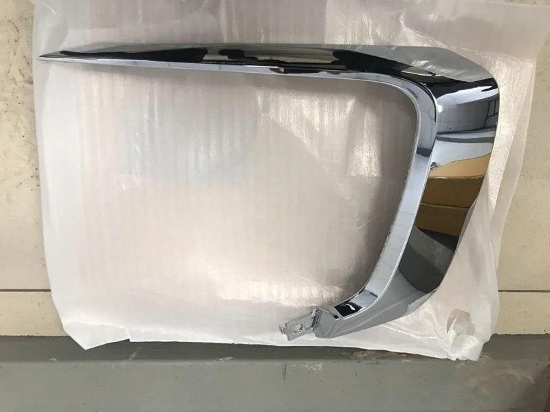 Накладка на бампер Mitsubishi Pajero Sport 3 2015- 6407A150 KS1W 4N15, передняя правая