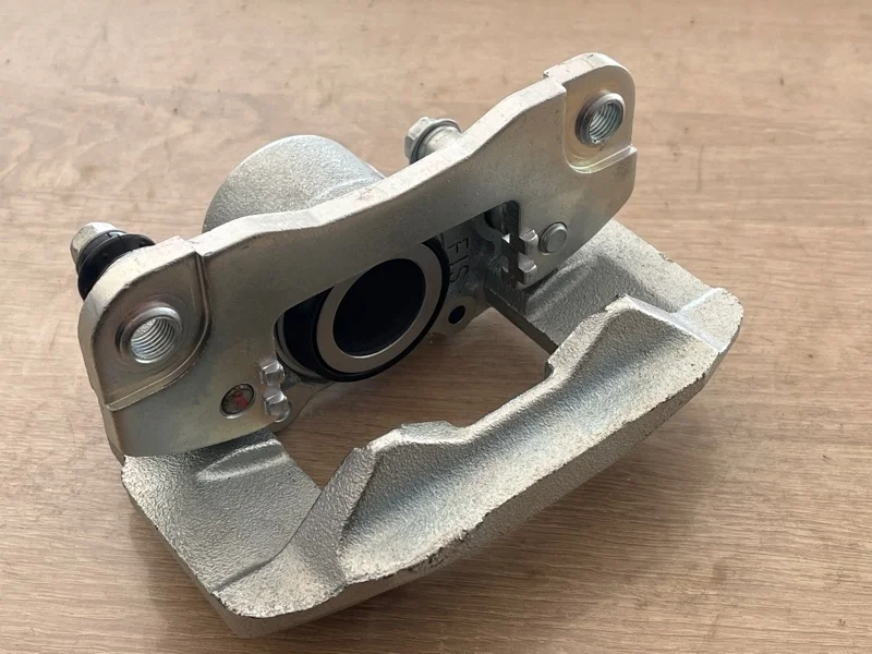 СУППОРТ ТОРМОЗНОЙ Mitsubishi Pajero Sport 3 2015 2016 2017 2018 2019 2020 2021 2022 2023 2024 2025 MR307413 KH KS, задний левый