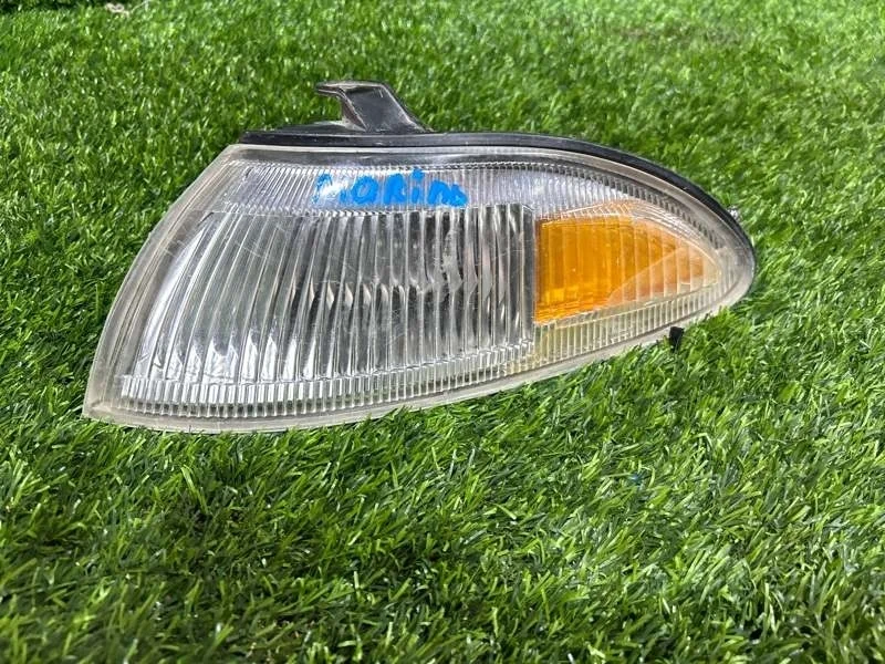Габарит Toyota Sprinter Marino 1992-1998 8162012551 AE100, передний левый