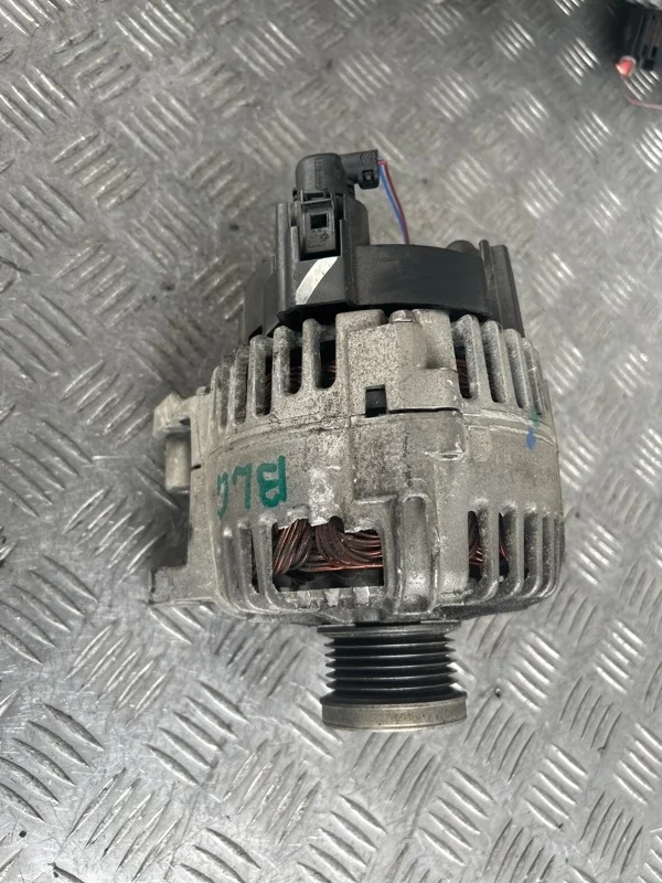 Генератор Volkswagen Golf 2003-2009 03C903023G 1K BLG