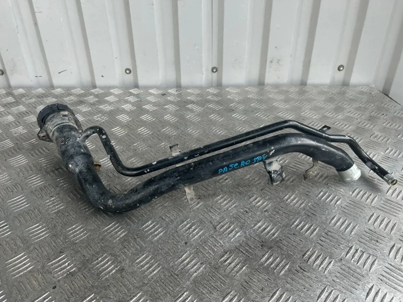 Горловина топливного бака Mitsubishi Pajero Sport 1996-2008 MR512421 K9#W