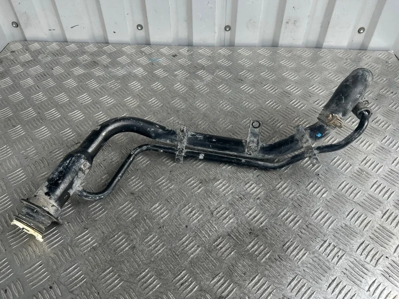 Горловина топливного бака MITSUBISHI PAJERO SPORT 1996-2008 MR135539 K9#W