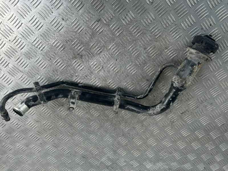 Горловина топливного бака Mitsubishi Pajero Sport 1996-2008 MR512421 K9#W