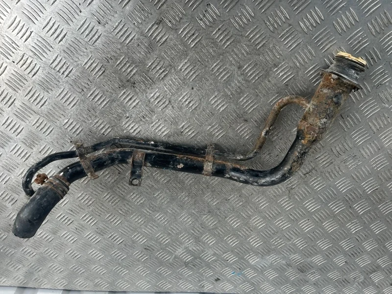 Горловина топливного бака Mitsubishi Pajero Sport 1996-2008 MR512421 K9#W