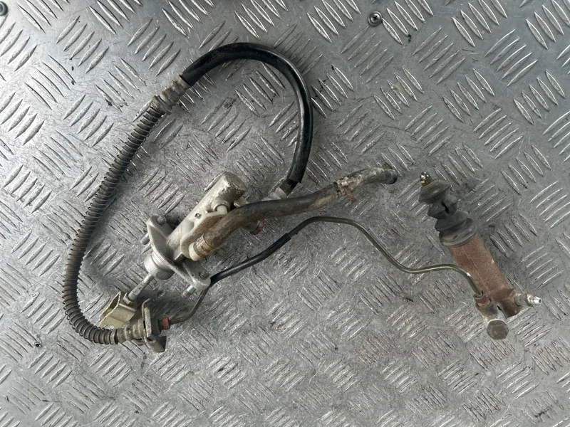 Главный цилиндр сцепления Mitsubishi Outlander 2003-2006 MN101605 CU 4G63