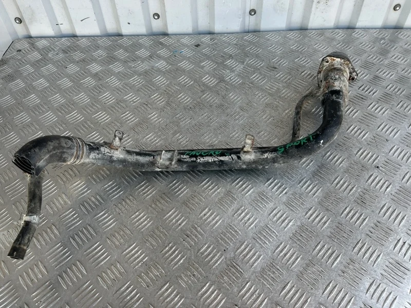 Горловина топливного бака Mitsubishi Pajero Sport 1996-2008 MR135539 K9#W