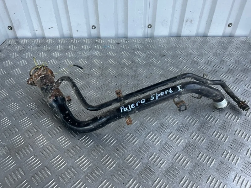 Горловина топливного бака Mitsubishi Pajero Sport 1996-2008 MR135539 K9#W