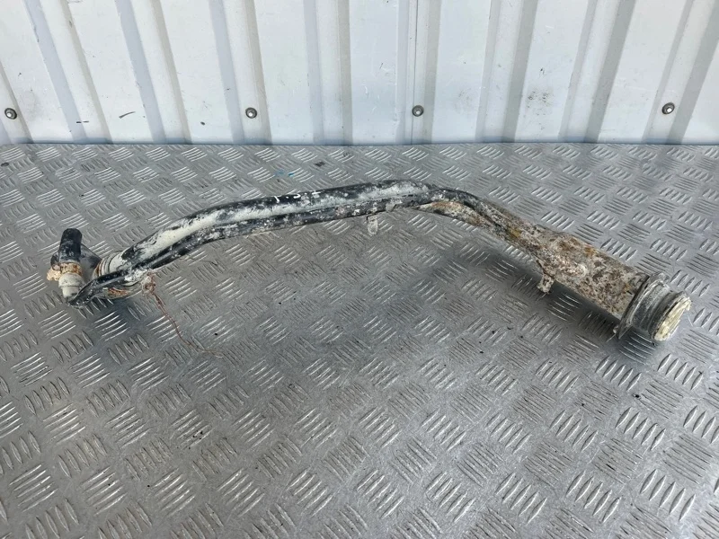 Горловина топливного бака Mitsubishi Pajero Sport 1996-2008 MR512421 K9#W