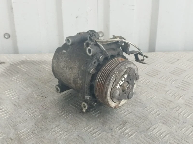 Компрессор кондиционера Mitsubishi Carisma 1999-2005 MR500007 4G92