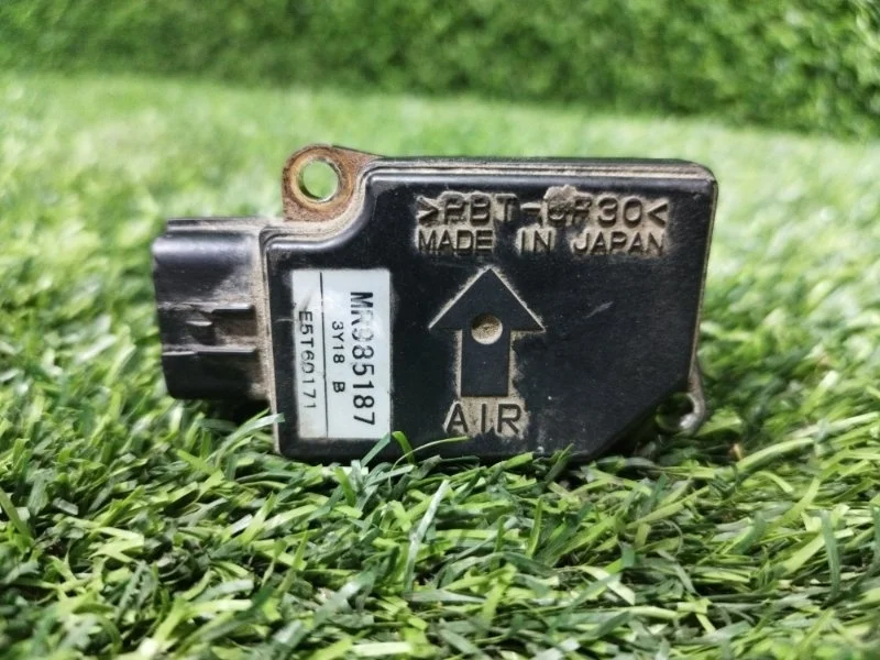 Датчик массового расхода воздуха Mitsubishi Outlander 2003-2006 MR985187 CU5W 4G69