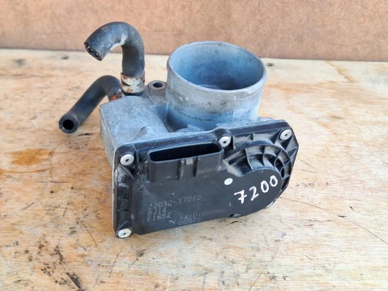Дроссельная заслонка TOYOTA COROLLA 2006-2013 2203037010 E15 1ZR-FE