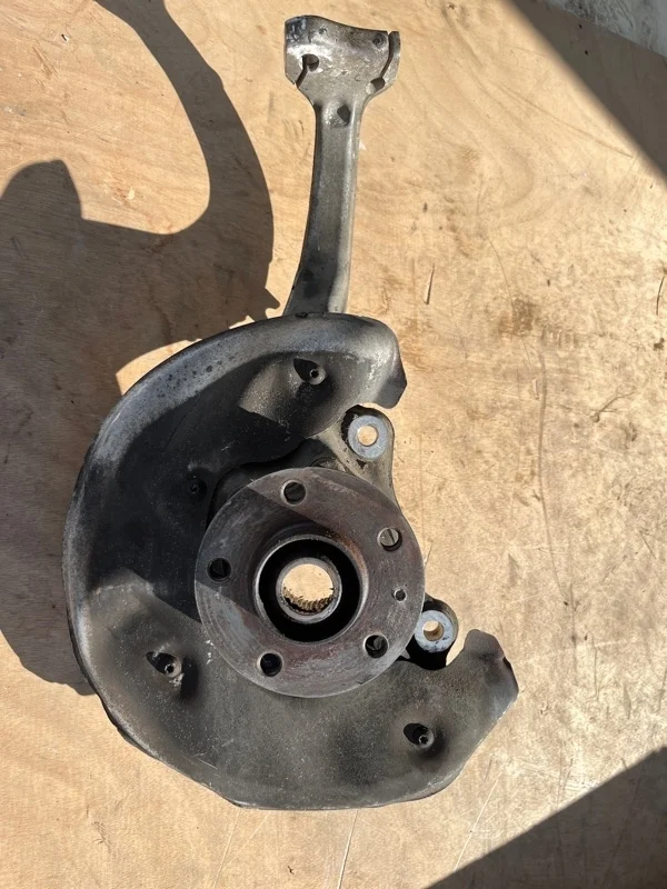 Ступица AUDI A4 2007-2015 8K0407257G, передняя левая