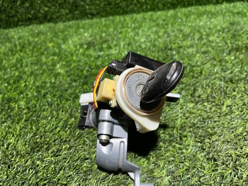 Замок зажигания Mitsubishi Lancer 2000-2010 MR587993