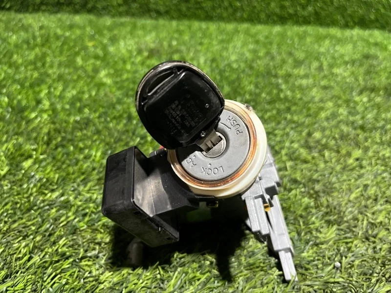 Замок зажигания Mitsubishi Outlander 2003-2006 MR587312