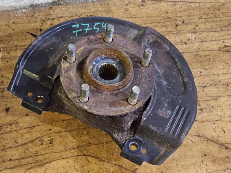 Кулак поворотный Mitsubishi Grandis 2003-2011 MR594355 NA4W 4G69, передний левый