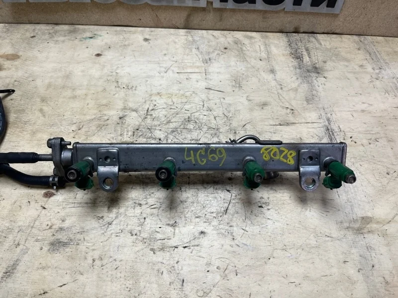 Форсунка топливная Mitsubishi Grandis HDA305E NA4W 4G69