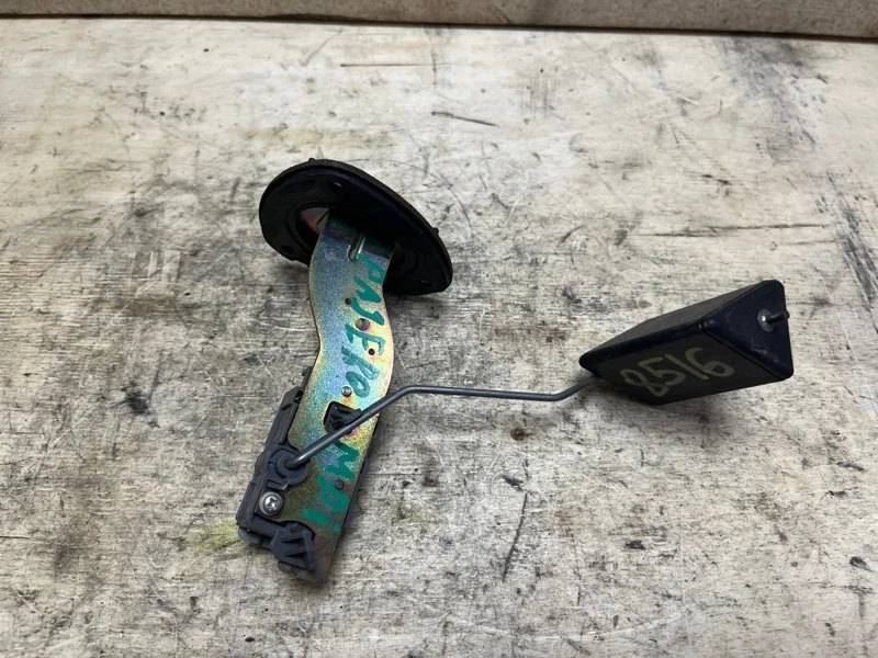 Датчик уровня топлива Mitsubishi Pajero 2006-2022 MR342870 V75W 6G72