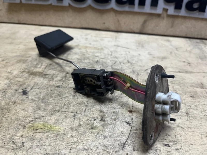 Датчик уровня топлива Mitsubishi Pajero 2006-2022 MR342870 V75W 6G72