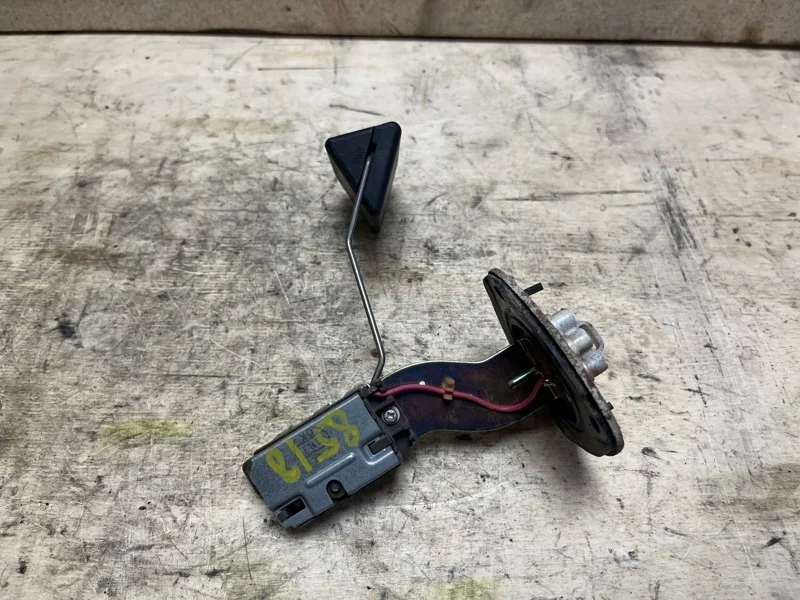 Датчик уровня топлива Mitsubishi Pajero 2006-2022 MR342870 V75W 6G72