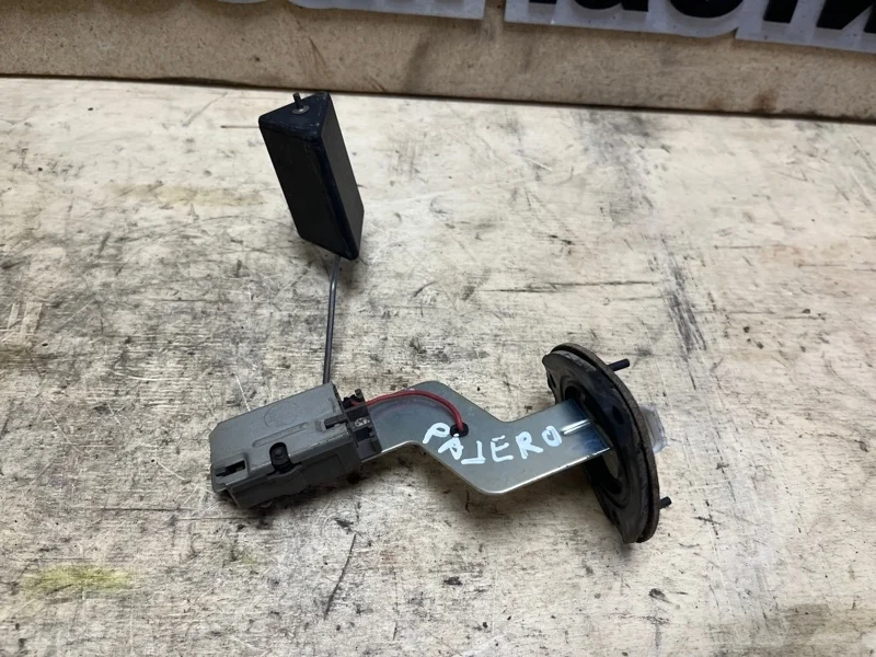 Датчик уровня топлива Mitsubishi Pajero MR342870 V75W 6G72