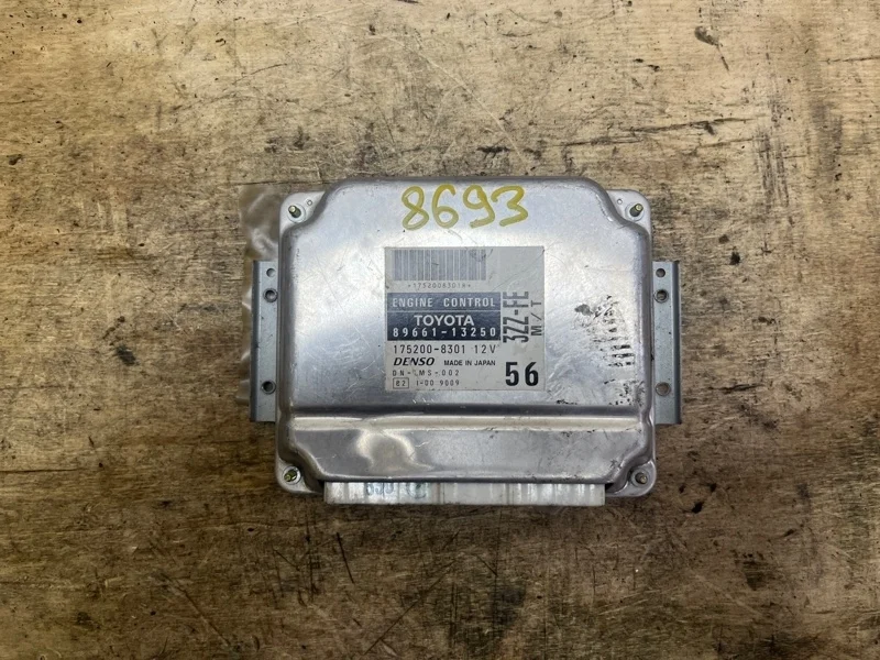 Блок управления двигателем Toyota Corolla 8966113250 ZZE121 3ZZ-FE