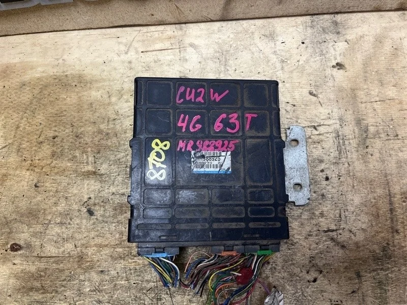 Блок управления двигателем MITSUBISHI AIRTREK MR988925 CU2W 4G63T