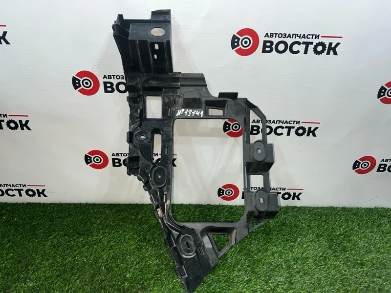 Крепление бампера Volkswagen Touareg 7P6807394A NF, заднее правое