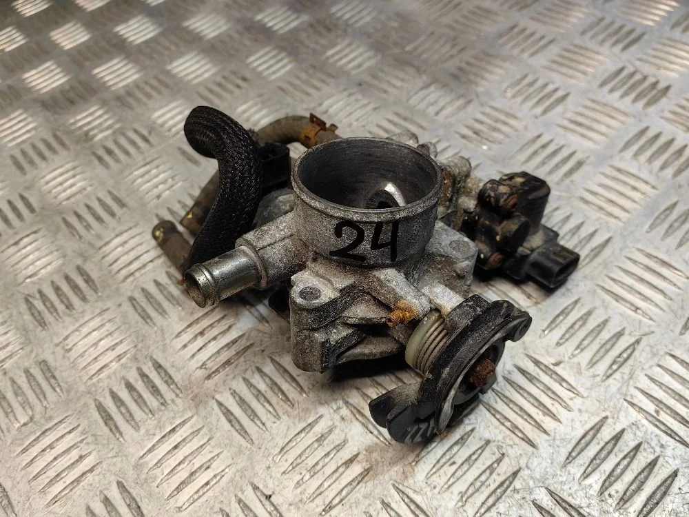 Дроссельная заслонка Toyota Corolla E120