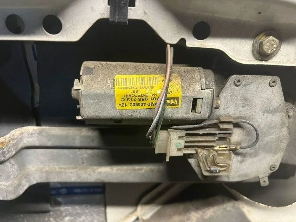 Моторчик стеклоочистителя задний VW Transporter T4