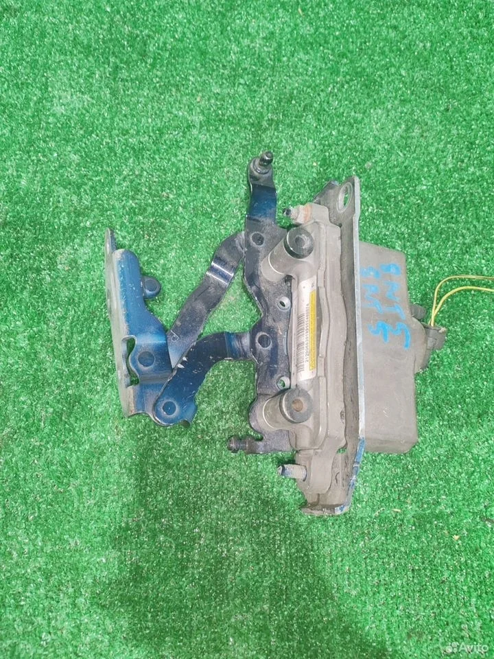 Петля капота правая с пиропатроном mercedes w212